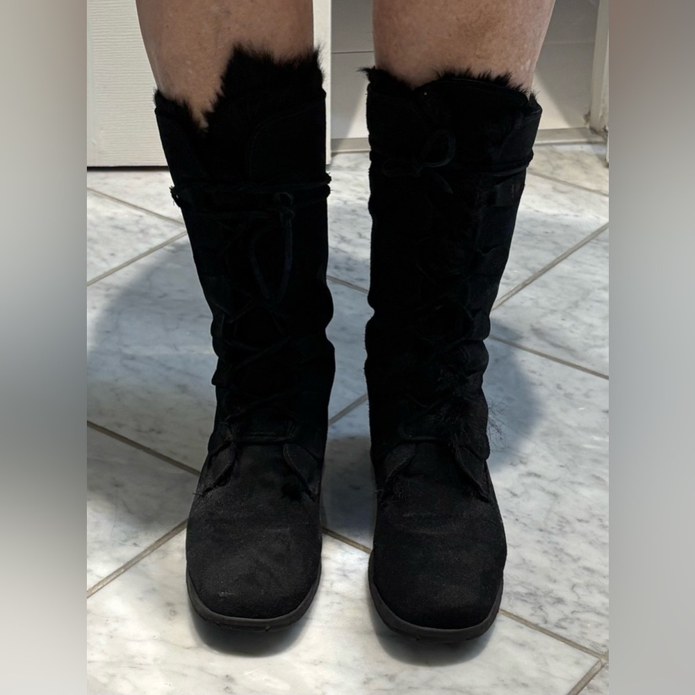 Cozy Black Shearling Lined Winter Boots